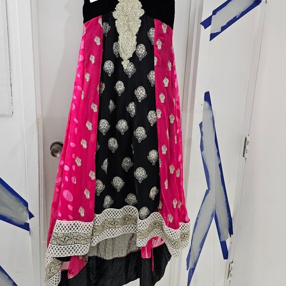 Pakistani Style Georgette Suits - Picture 2 of 3